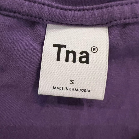 Aritzia TNA Tight Crop Top - Picture 2 of 4